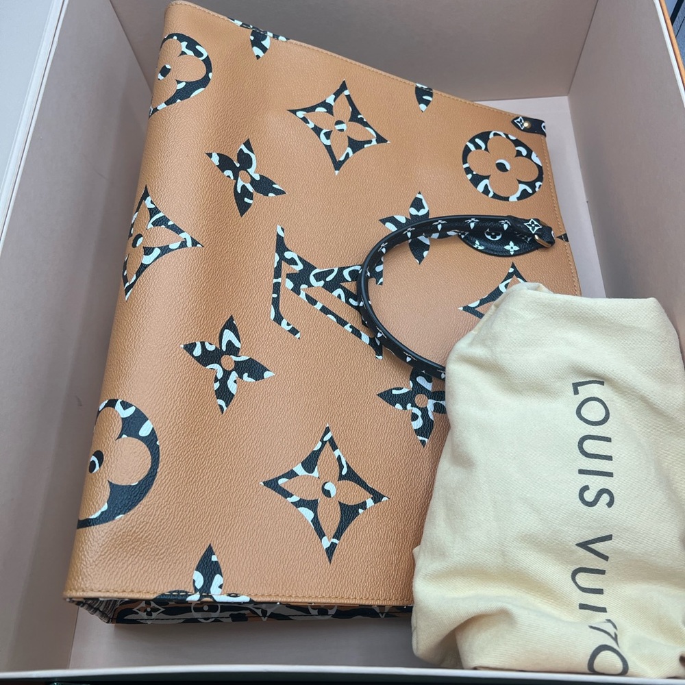 Authentic Louis Vuitton Limited Ed On The Go GM Jungle White 2way Top/shoulder - Picture 12 of 15